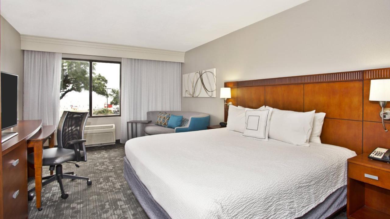 Courtyard By Marriott Gulfport Beachfront Exterior foto