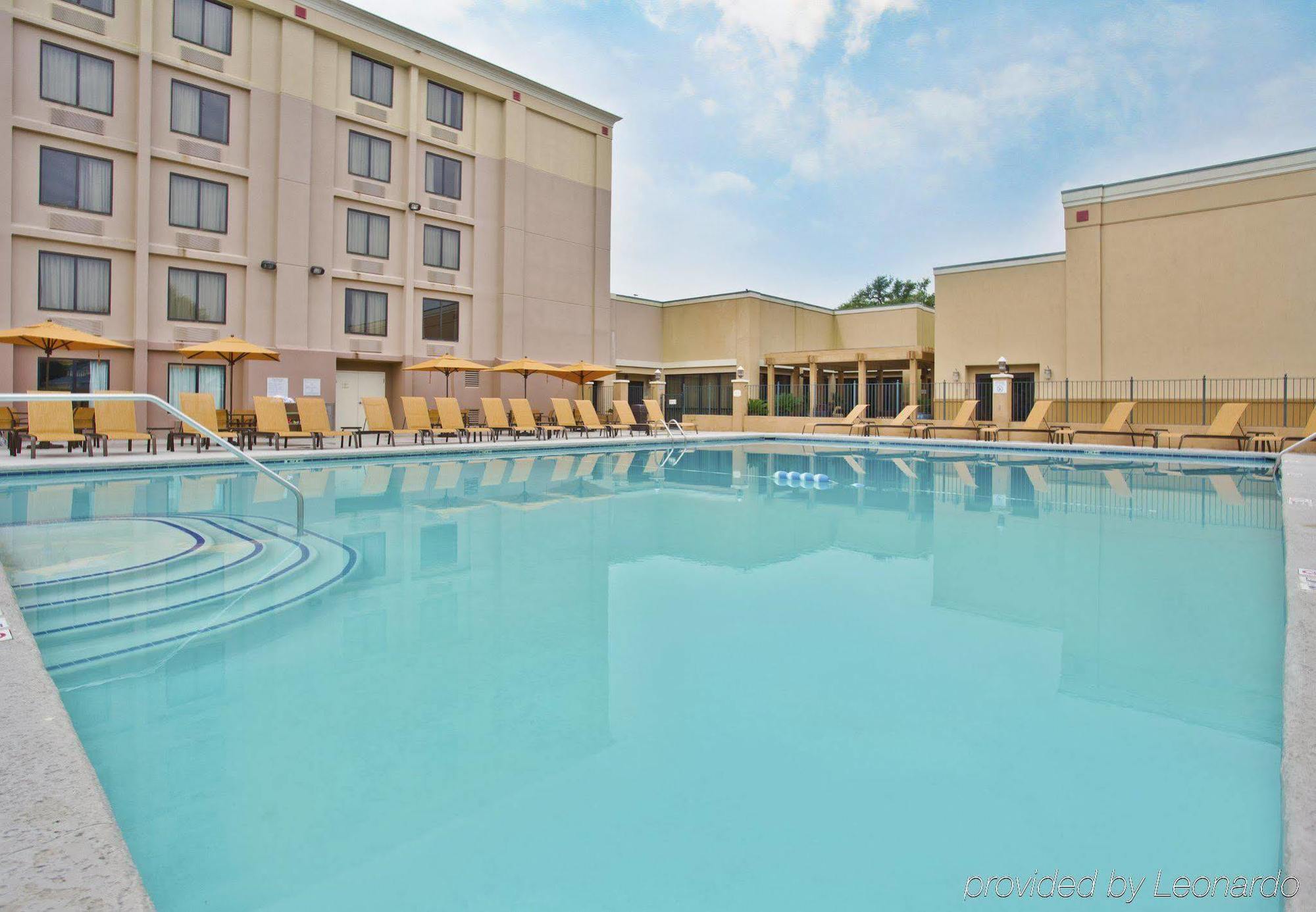 Courtyard By Marriott Gulfport Beachfront Exterior foto